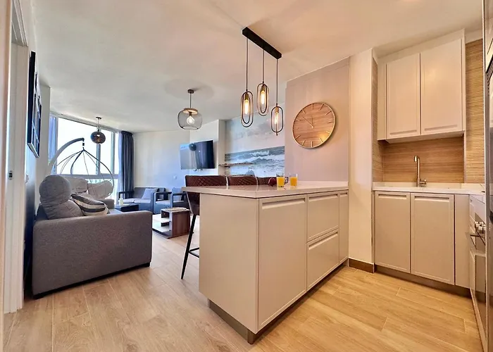 Torres De Yomely - Y4b * Playa de las Américas