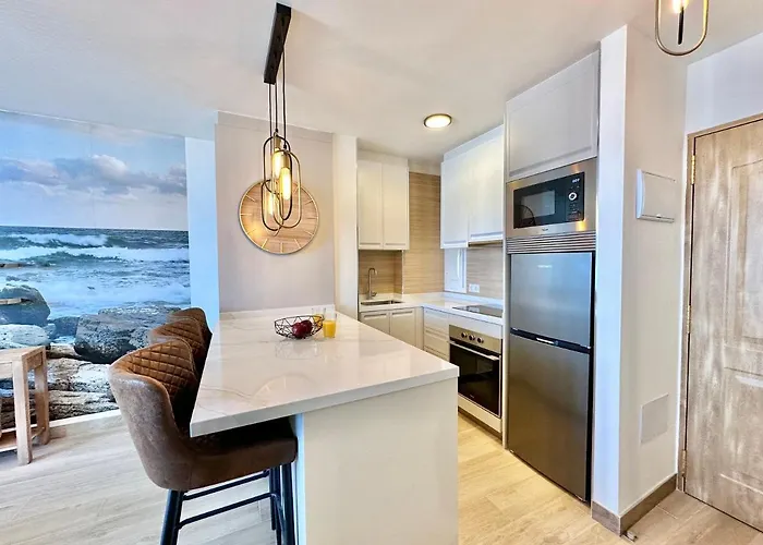 Torres De Yomely - Y4b * Playa de las Américas