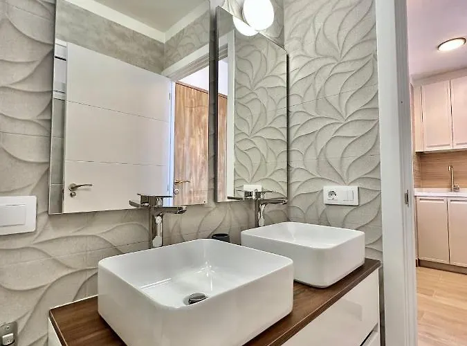 Torres De Yomely - Y4b Playa de las Américas